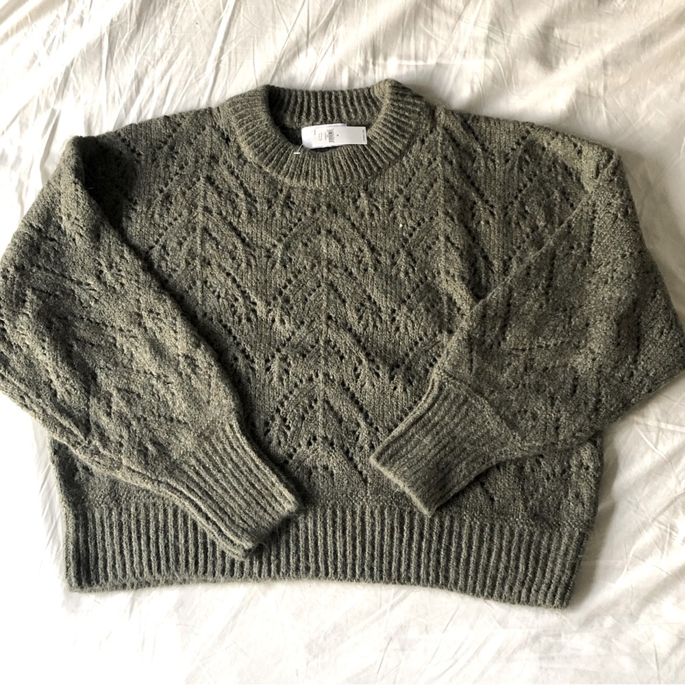NWT cropped boxy sweater - M